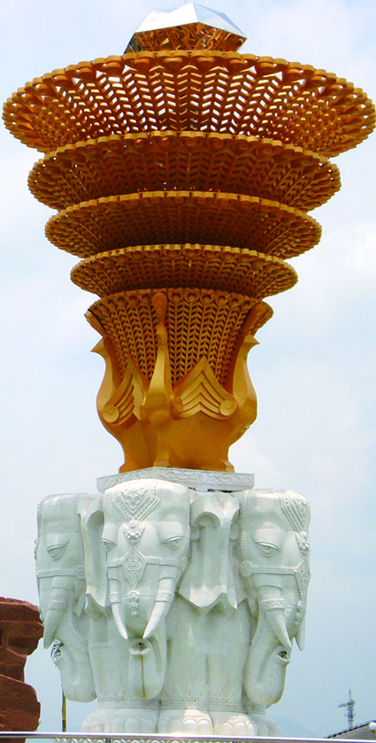<b>電動旋轉(zhuǎn)孔雀</b>